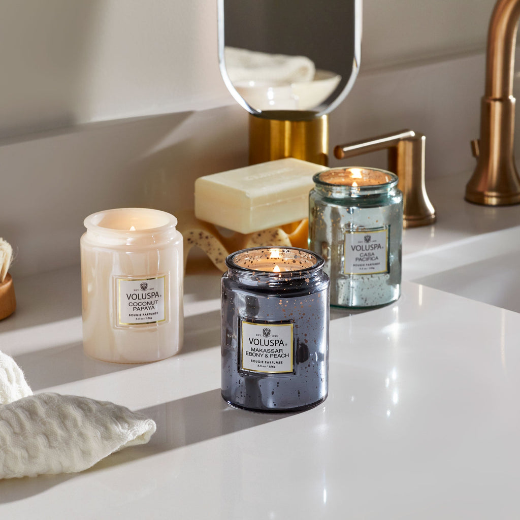 Voluspa -Makassar Ebony & Peach Classic Candle - Klassische Duftkerze