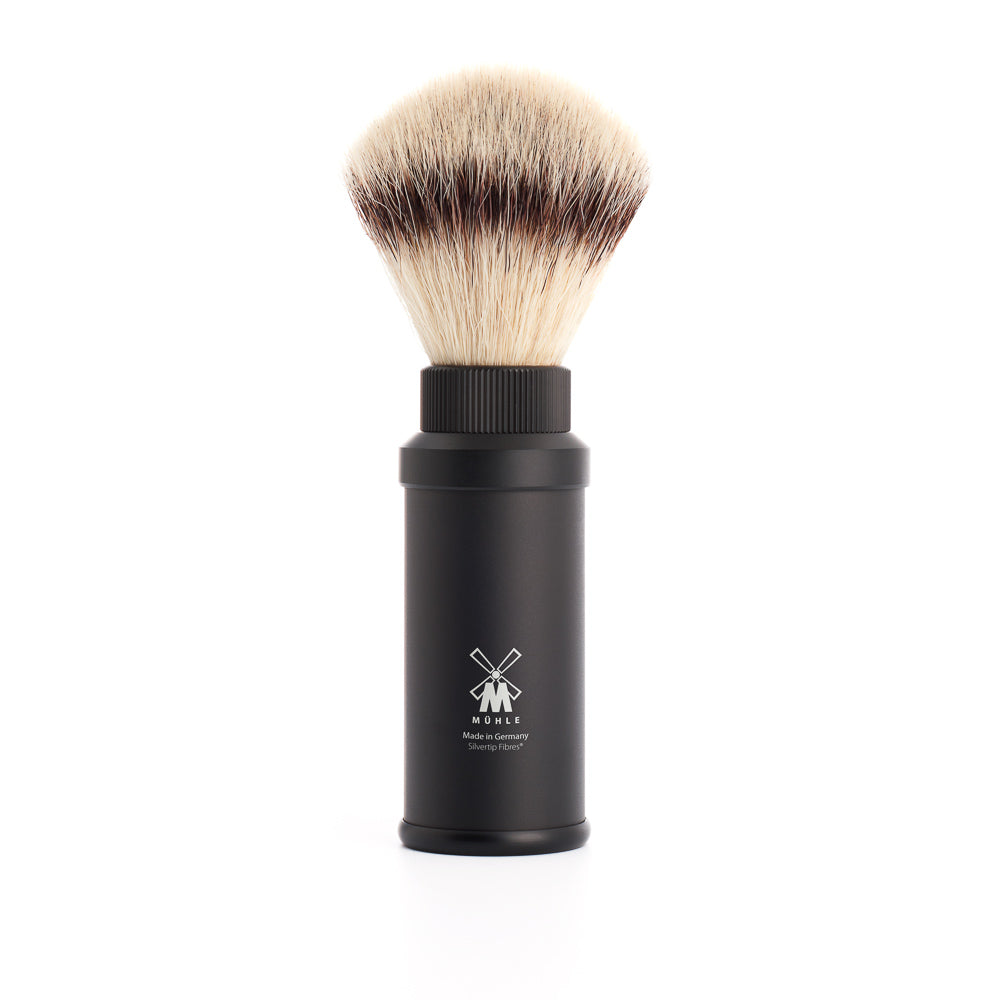 MÜHLE SHAVING - TRAVEL Reiserasierpinsel mit Silvertip Fibre®, Griffe aus eloxiertem Aluminium, im Travelformat
