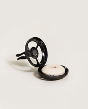 Lade das Bild in den Galerie-Viewer, LAMPE BERGER - Autodiffuser Lolita Lempicka - Autoduft Set schwarz
