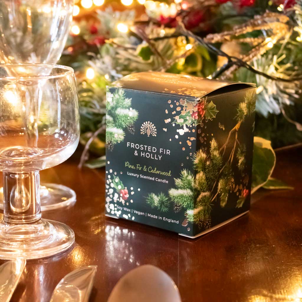 The English Soap Company - Frosted Fir &amp; Holly Candel - Nordische Tanne Duftkerze aus Soja Wachs 170 ml