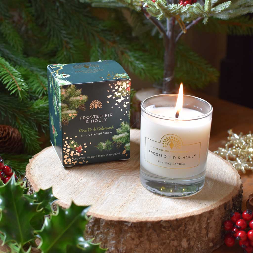 The English Soap Company - Frosted Fir &amp; Holly Candel - Nordische Tanne Duftkerze aus Soja Wachs 170 ml