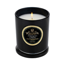 Lade das Bild in den Galerie-Viewer, Voluspa - French Linen Classic Candle - Klassische Duftkerze
