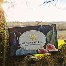 Lade das Bild in den Galerie-Viewer, The English Soap Company - Vintage Genovese Fig Soap
