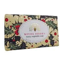 Lade das Bild in den Galerie-Viewer, The English Soap Company - Winter Berries Soap
