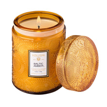Lade das Bild in den Galerie-Viewer, Voluspa -Baltic Amber Small Jar Candle - Klassische Duftkerze
