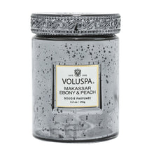 Lade das Bild in den Galerie-Viewer, Voluspa -Makassar Ebony &amp; Peach Classic Candle - Klassische Duftkerze
