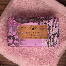 Lade das Bild in den Galerie-Viewer, The English Soap Company - Anniversary English Lavender Soap - Englischer Lavendel Seife
