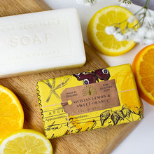 Lade das Bild in den Galerie-Viewer, The English Soap Company -  Anniversary Sicilian Lemon and Sweet Orange Soap - Sicilianische Zitronen und süsse Orangen  Seife

