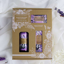 Lade das Bild in den Galerie-Viewer, The English Soap Company -  Anniversary English Lavender Hand and Body Gift Box - Englich Lavendel Geschenkbox
