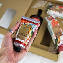 Lade das Bild in den Galerie-Viewer, The English Soap Company -  Anniversary Gardeners Grapefruit Hand and Body Gift Box - Gardeners Geschenkbox
