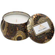 Lade das Bild in den Galerie-Viewer, Voluspa -Baltic Amber Mini Tin Candle - Klassische Duftkerze
